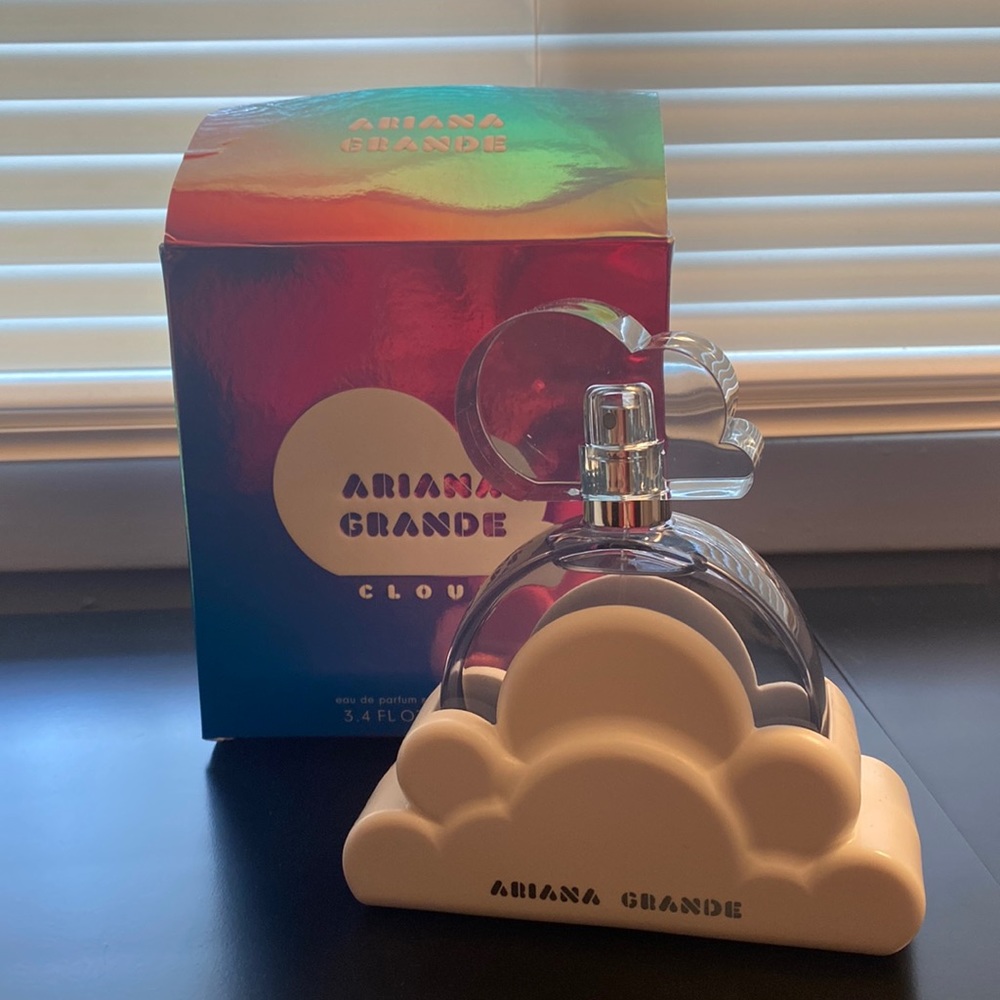 Ariana Grande Cloud perfume